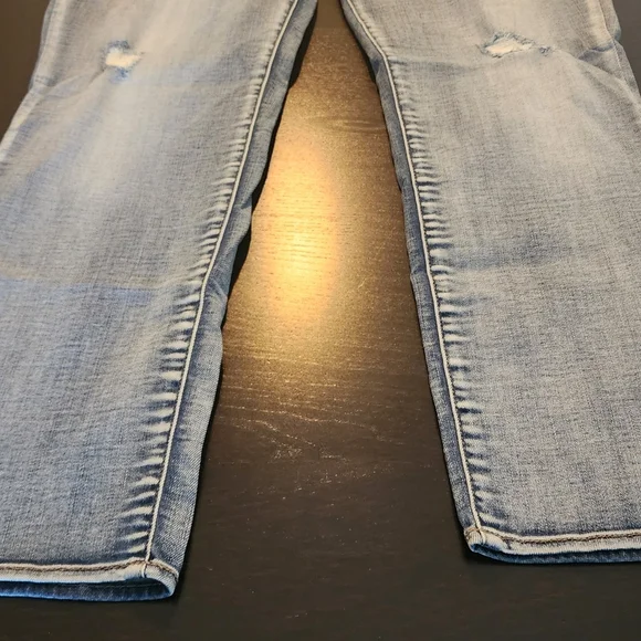 WOMEN'S ROCK & REPUBLIC DISTRESSED DENIM JEANS SIZE 10- EXCELLENT USED CONDITION - Picture 5 of 6